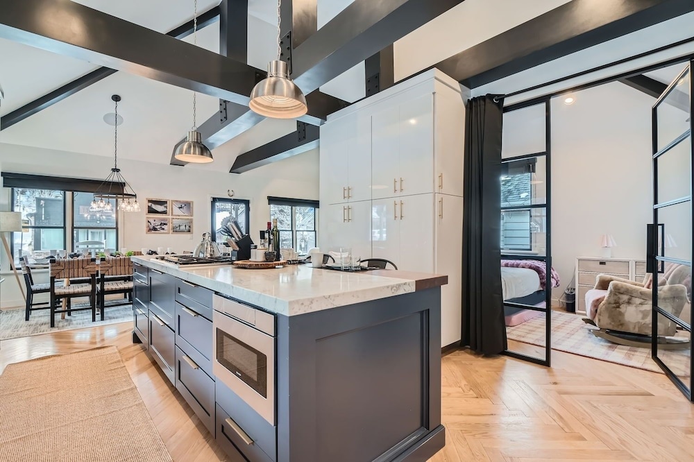 1102 Park Avenue Dream 4 Bedroom Home