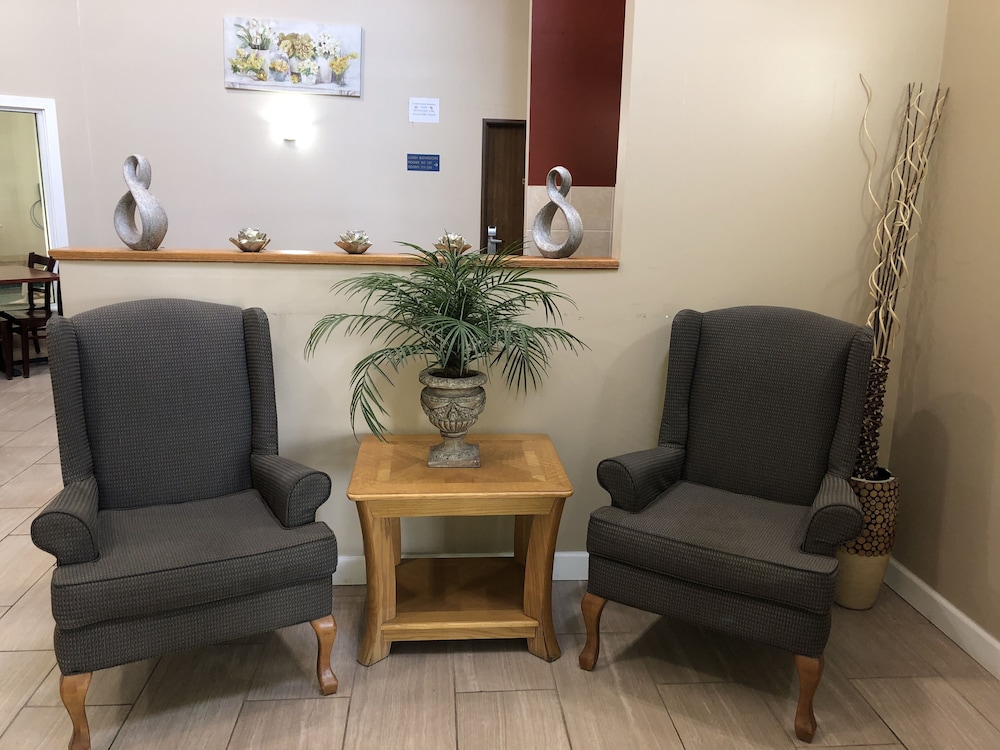 AmericInn by Wyndham Lake Mills view 5