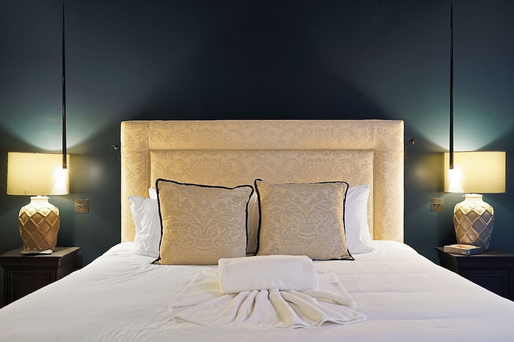 Ennismore Garden Flat