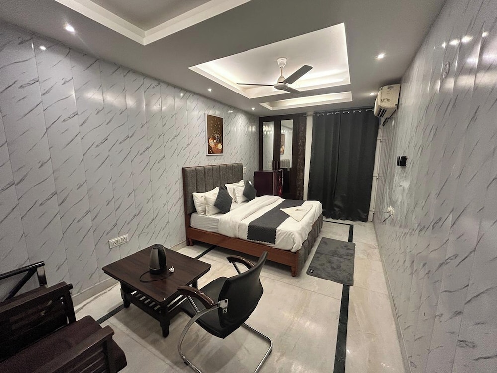 Hotel 82 Inn