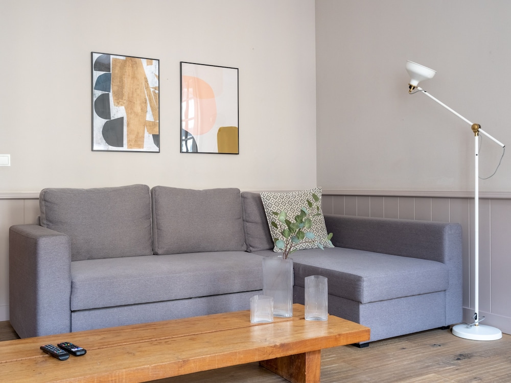 Schoenhouse Avenue by Limehome