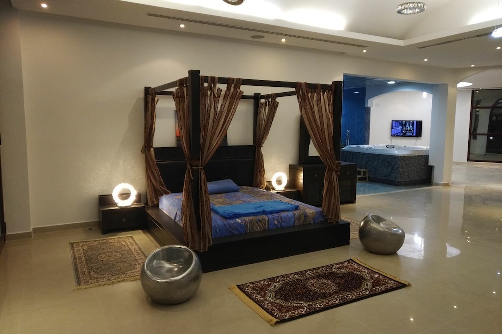 Emirates Hills Lake View Villa