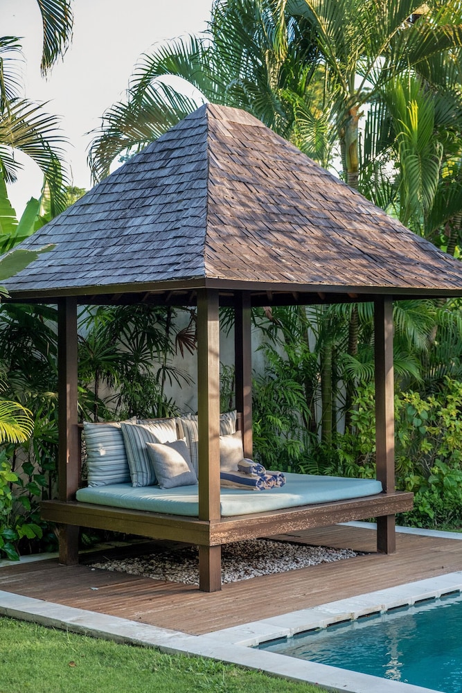 Saba Villa