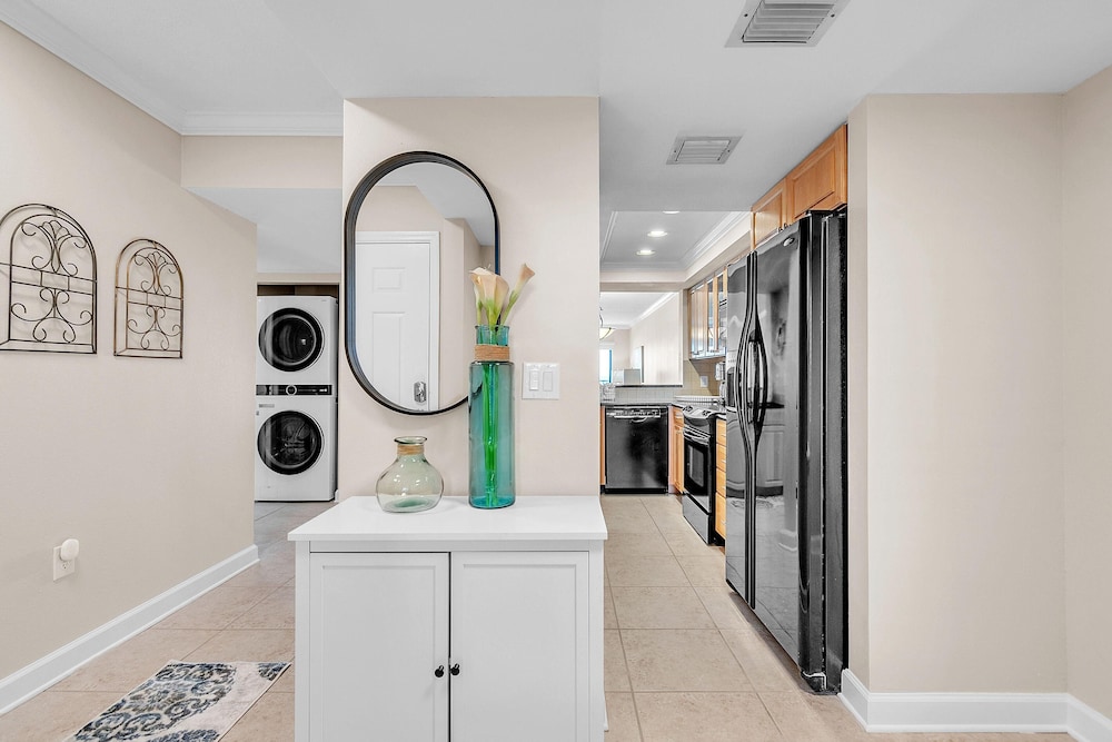 Land's End 11-306 Beach Front - Premier