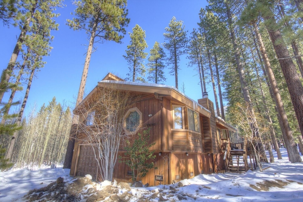 Aspen View Lodge 3 Bedroom Home by RedAwning view 5