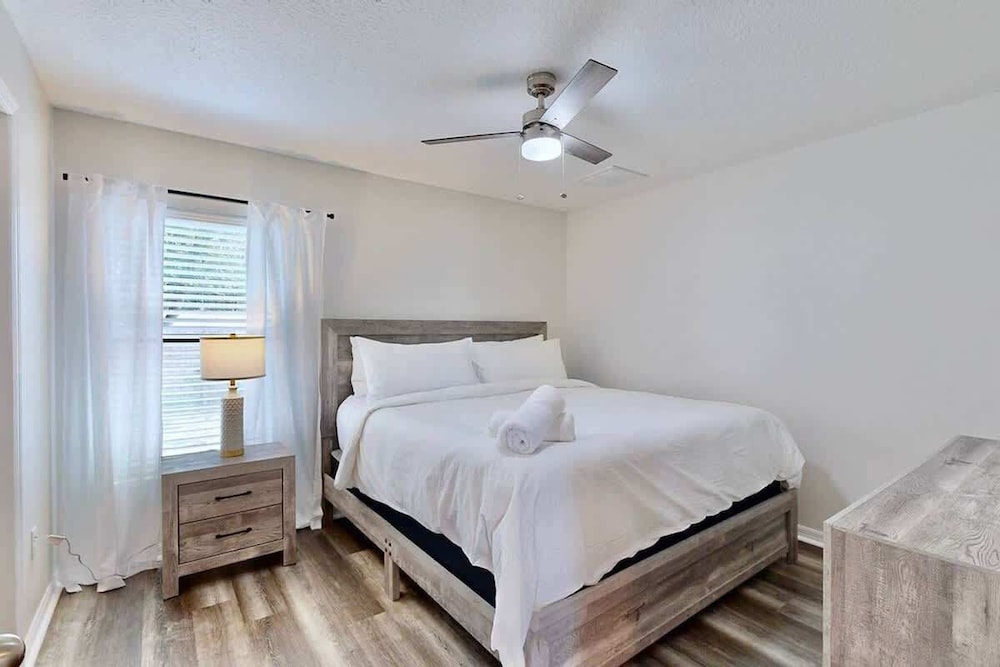 Brooksville Retreat! 3 Bed, 2 Bath!