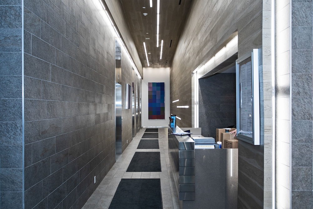 Velvet Stays – Entertainment District - Image 1