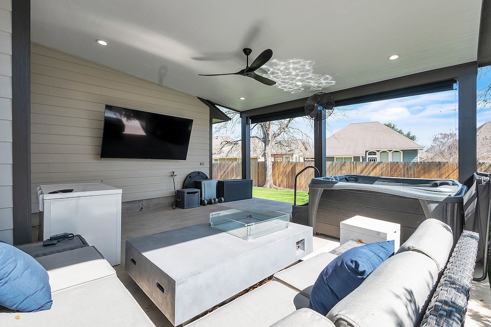Relaxing College Station Retreat With Hot Tub 3 Bedroom Home