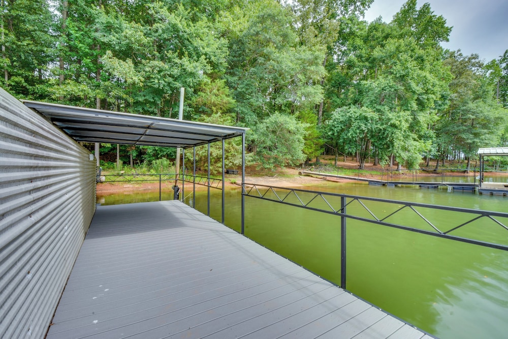 Peaceful Lake Hartwell Hideaway w/ Boat Dock! - Property Image 11