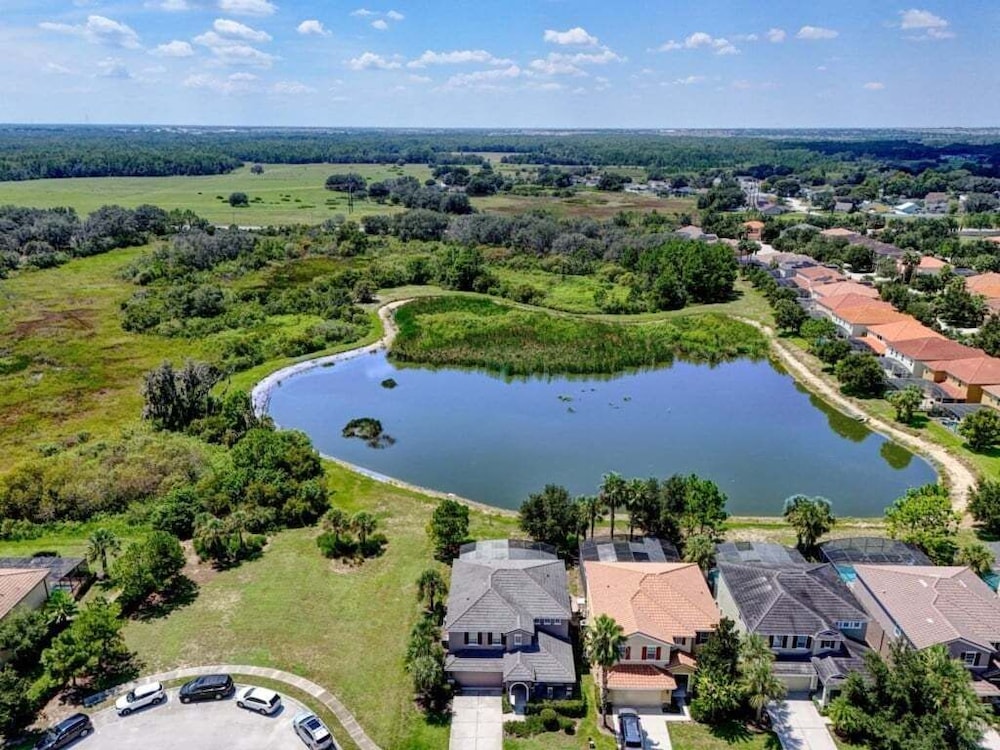 Spacious 5-Bedroom Resort Pool Home with Lake View 5 Villa