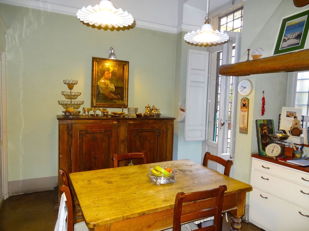 In Rome, Aristocratic, 3 Bedroom in Elegant, Historic Palace 3 Bedrooms 3 Bathrooms Apts