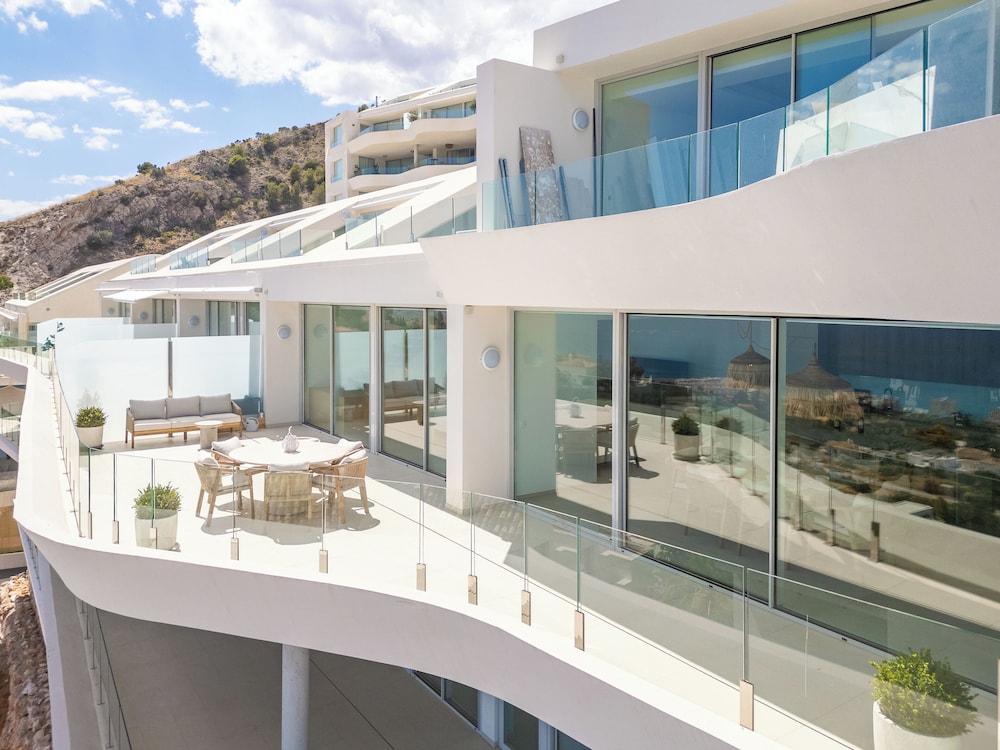 Benalmadena Luxury 4 Bed Apartment Jacuzzi