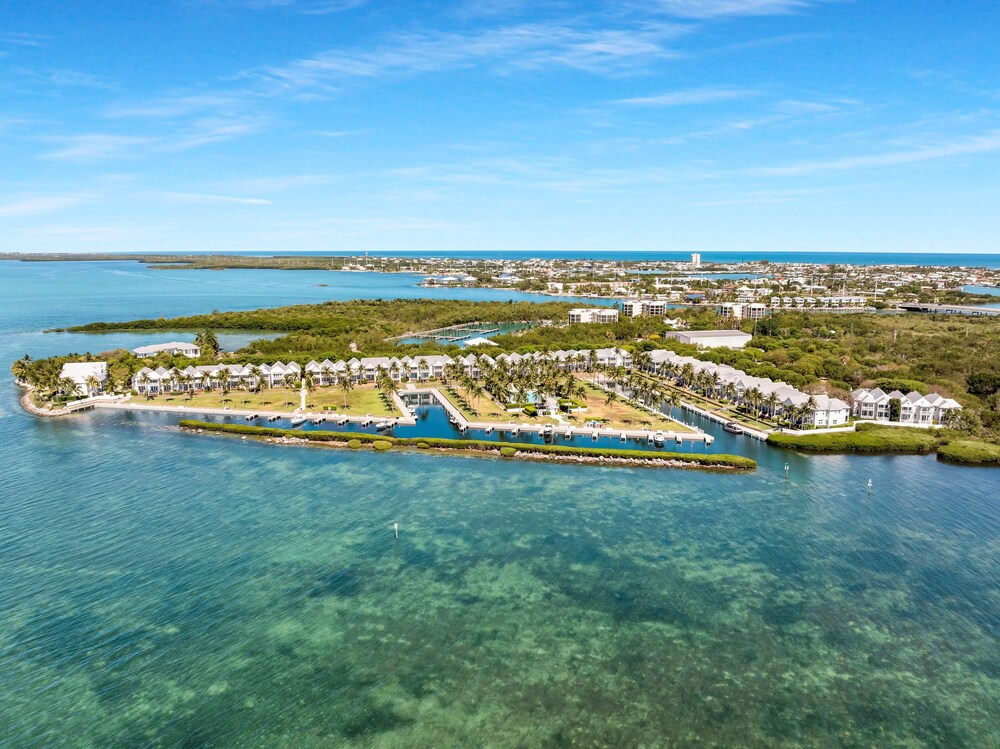 New Listing! Waterfront Villa W/ Boat Slip 3 Bedroom Townhouse by RedAwning view 4