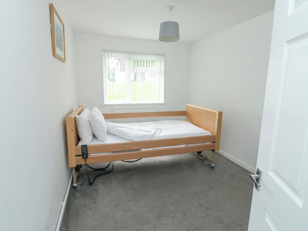 Harcombe House Bungalow 1