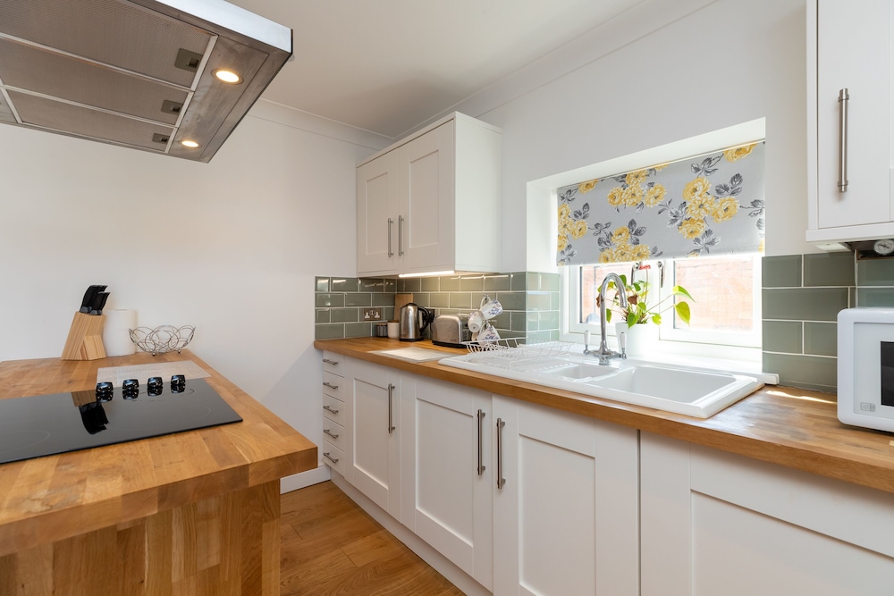 Inviting 1-bed Apartment in Banbury view 3