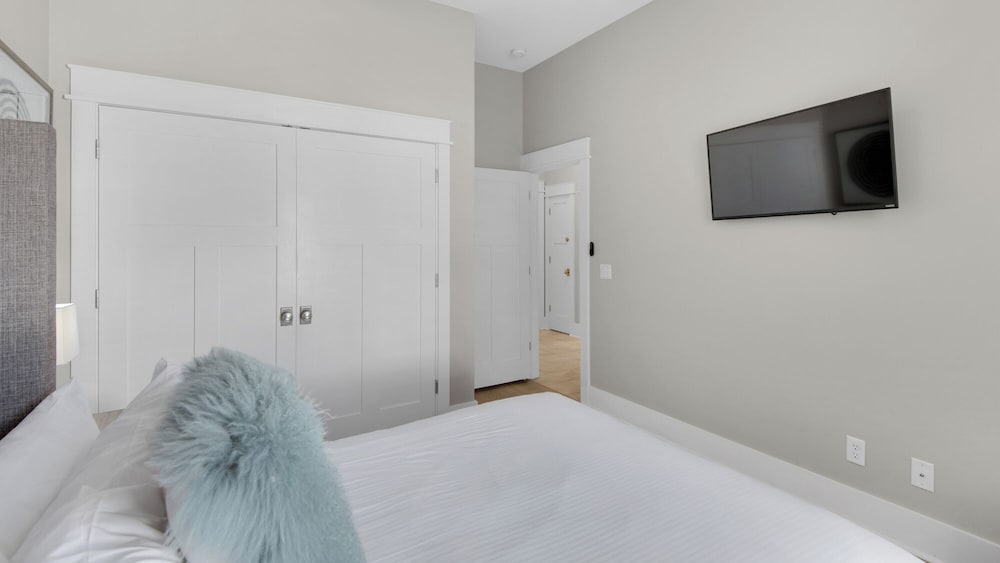5BR Sleeps 14 in Seagrove Beach, Golf Cart, 6 Bikes, Pool + Free Attractions!