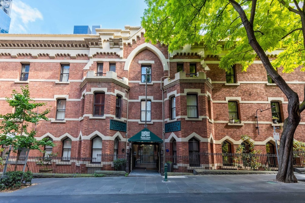Quiet 2 Bedroom Apartment in Heritage Building in the CBD