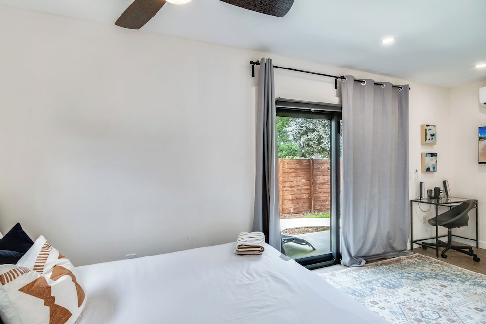 5BR Sleeps 14 w/ In-law Suite & Bbq!