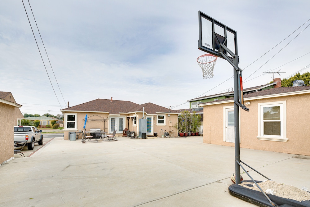Lovely Los Angeles Getaway: Patio, Near Beaches!