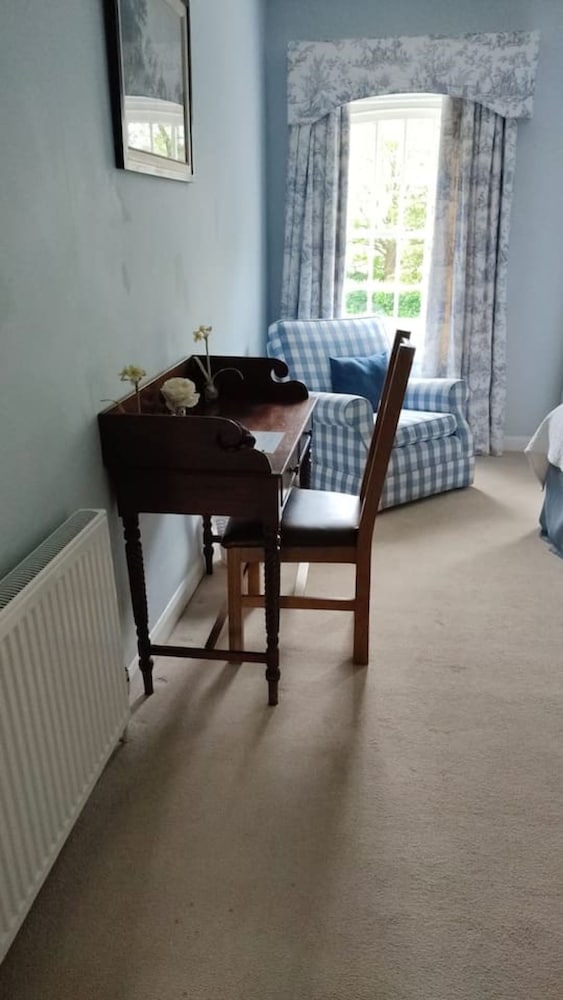 Stunning Hall Cottage Near York and Leeds