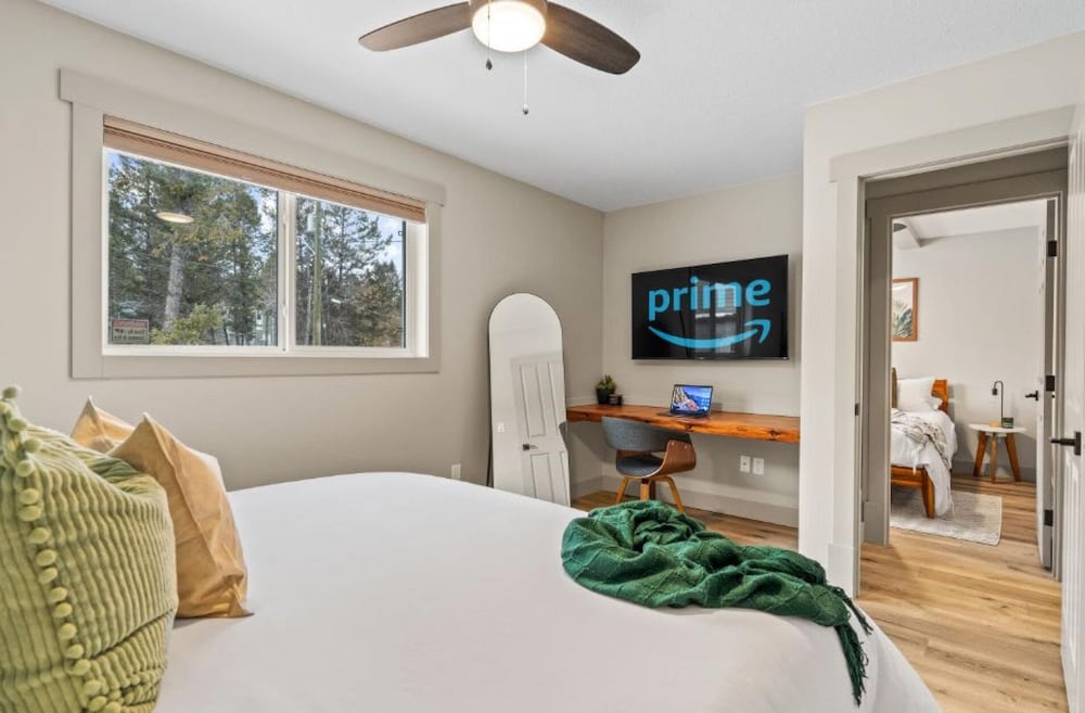 Evergreen Escape No Service Fees Fireplace
