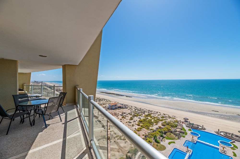 Encanto Living 1103 -3BR by Kivoya