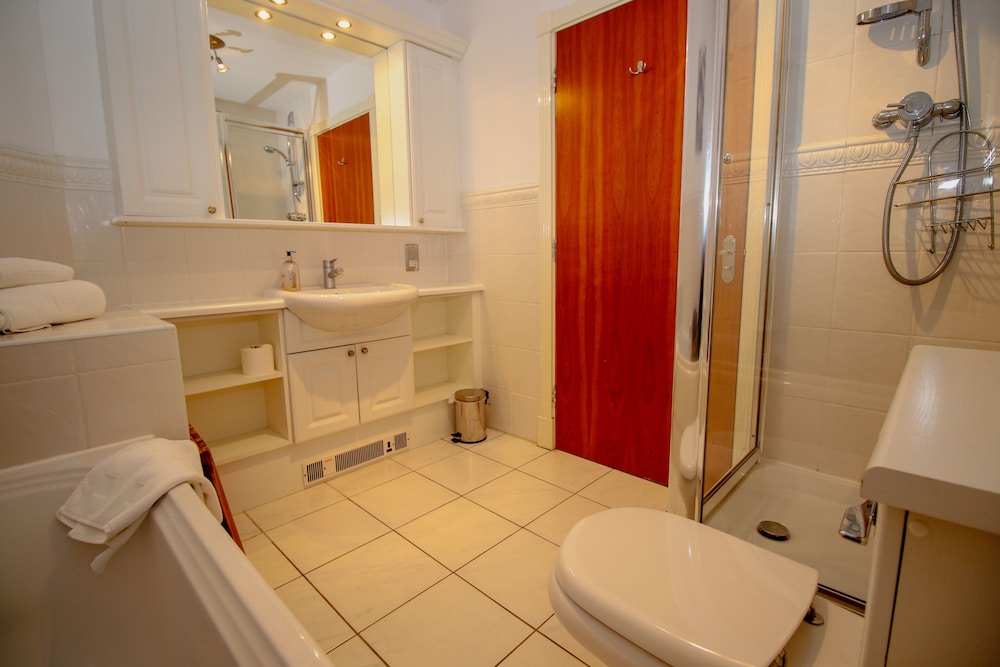 Turnberry Apartments
