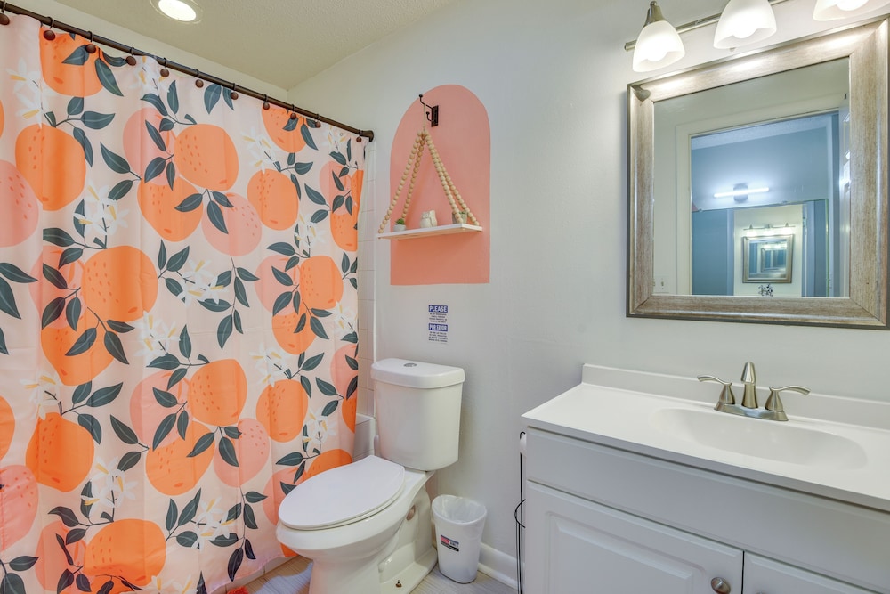 4 Mi to Riverwalk: Bradenton Home w/ Game Room