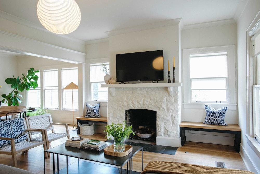 East Nashville Retreat w/ Fireplace, Backyard Firepit, Outdoor Dining & Minutes From Downtown Music, Food & Nightlife Chapel House by Avantstay