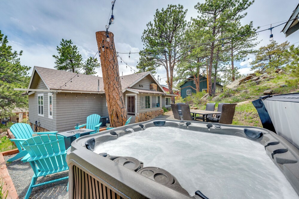 Steps to Estes Lake: Mtn-view Hideaway w/ Hot Tub!