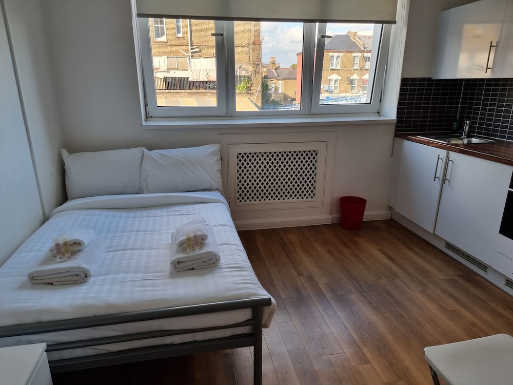 LOVELY STUDIOS NORTH KENSINGTON