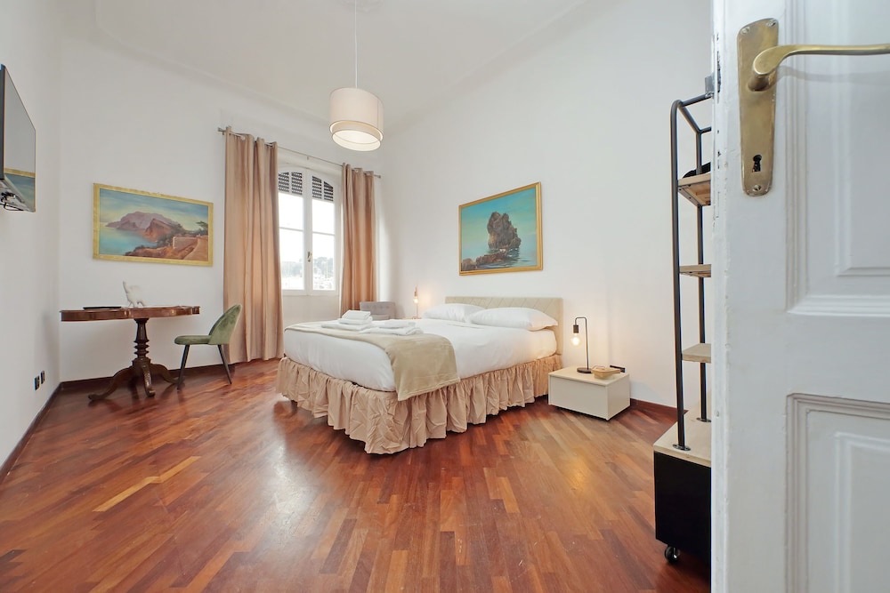 Giuliana Giant Apartment