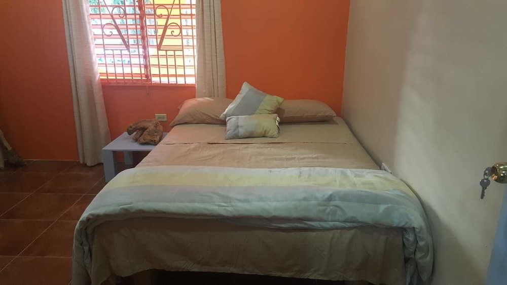 Halo & Isaiah's Guesthouse & Hostel