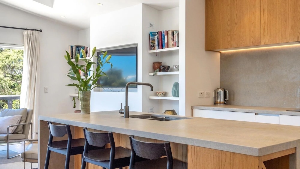 Onetangi Seaview Residence