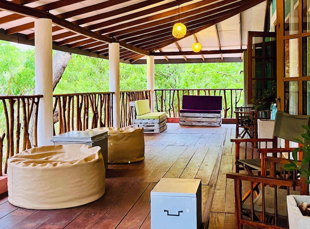 Funky Leopard Safari Lodge Bordering Yala National Park - Hostel