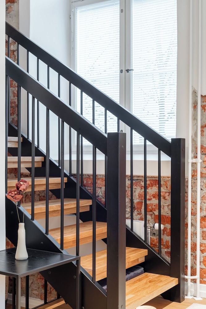 Stylish Loft next to City Center & Lake Pyhäjärvi