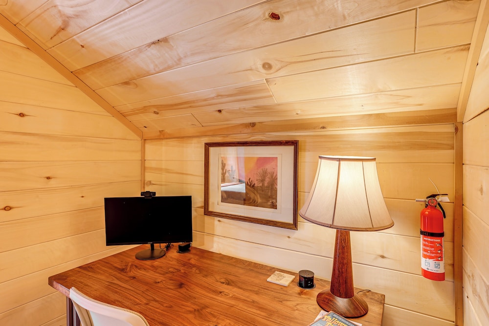 5 Mi to Dwtn: Pagosa Springs Cabin w/ Mtn Views!