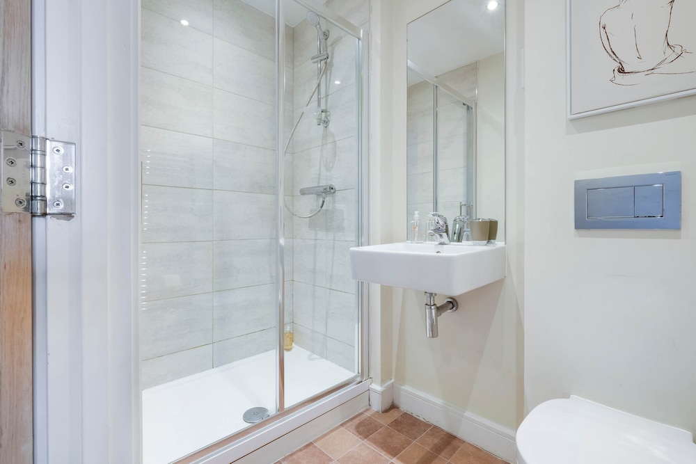 Alder House Serviced Apartment by Ferndale