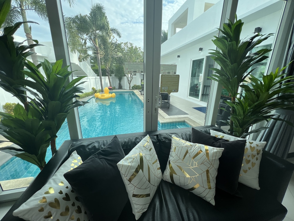 Hollywood Pool Villa Jomtien Pattaya