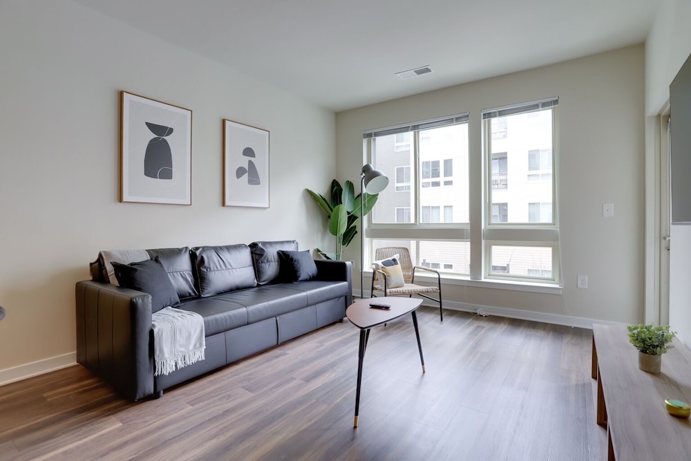 Fun & Comfort Await Alexandria Apartment