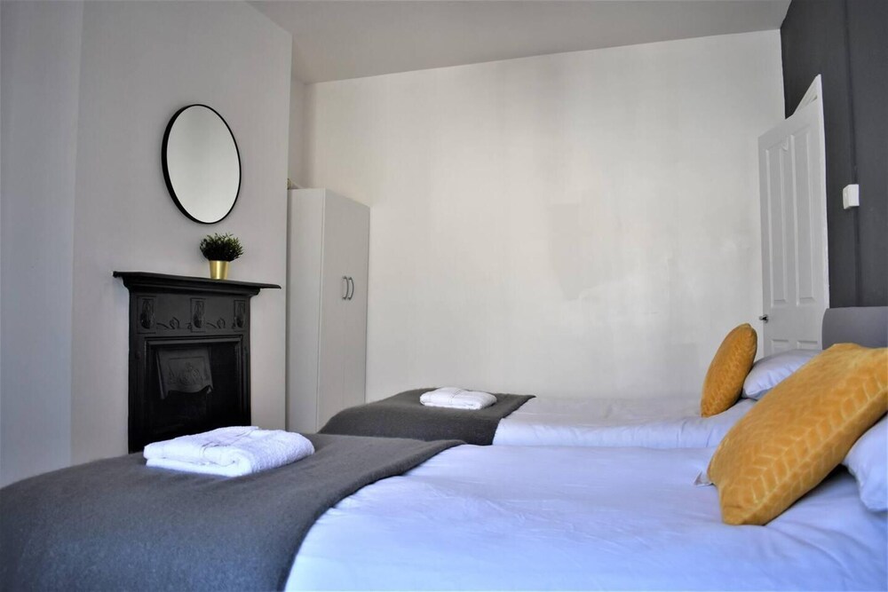 Cosy, Modern House Nearby Seafront - Southend view 5