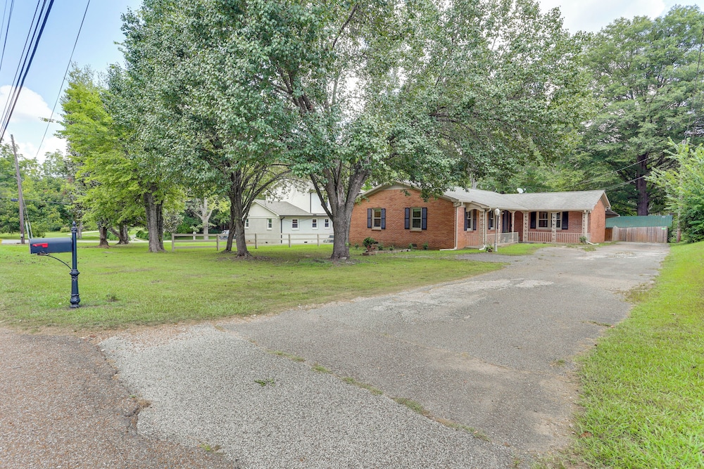 Walk to Dtwn & Freed-hardeman: Home w/ Fenced Yard