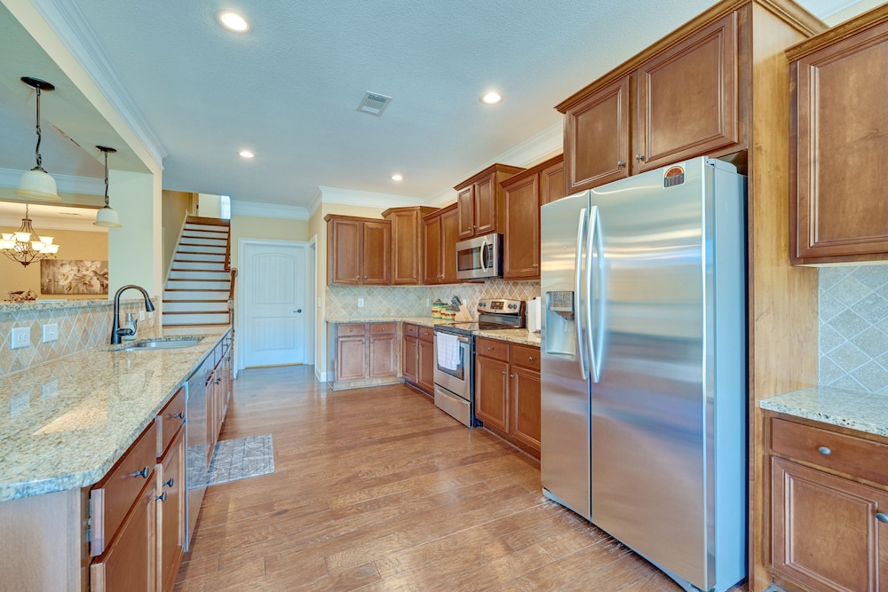 Spacious Kathleen Vacation Rental w/ Fireplace