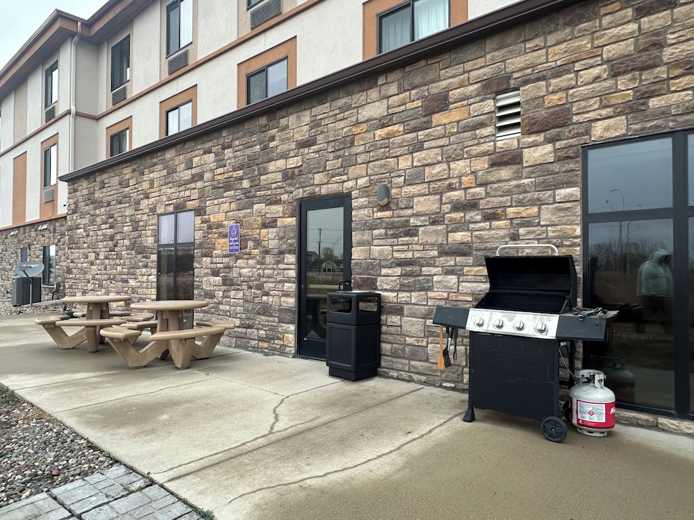 Sleep Inn Suites Fort Dodge - Property Image 20