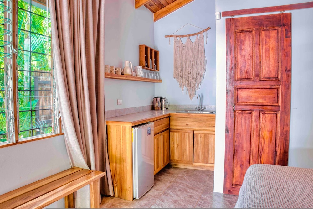 Casa Bonita - 5BR With Pool Walk to Beach