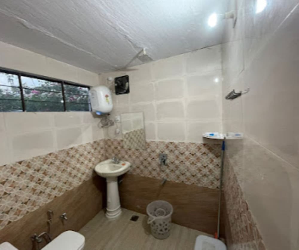 Shyam Luxurious Huts & Guest House