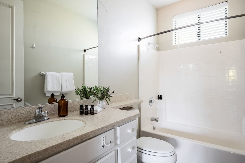 Villa Verbena by Avantstay Expansive Estate w B-ball Court Pool Spa Entertainer s Yard