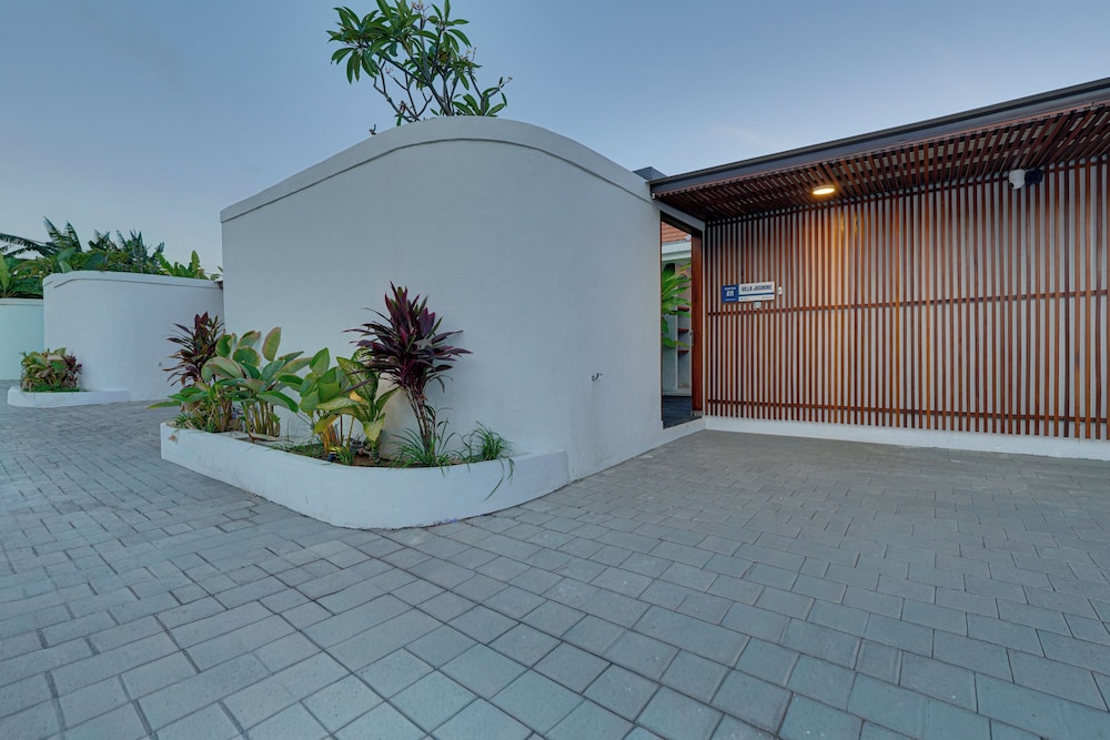 LaLuxe Villa and Residence