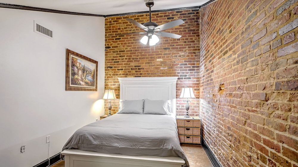 Magnolia Manor - Image 2