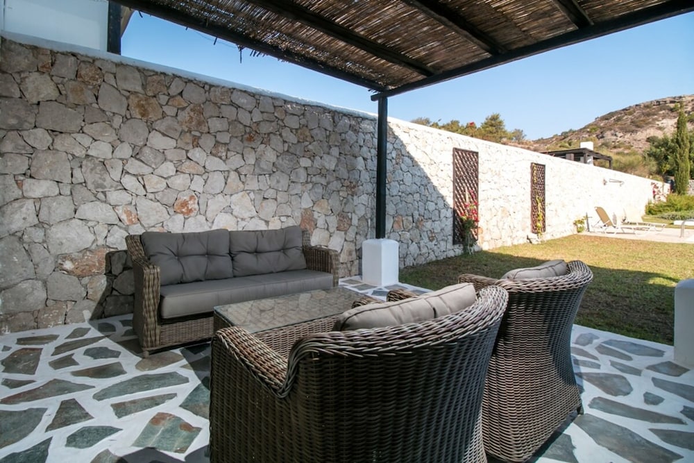 Villa Olympos Close to Anthony Quinn Bay